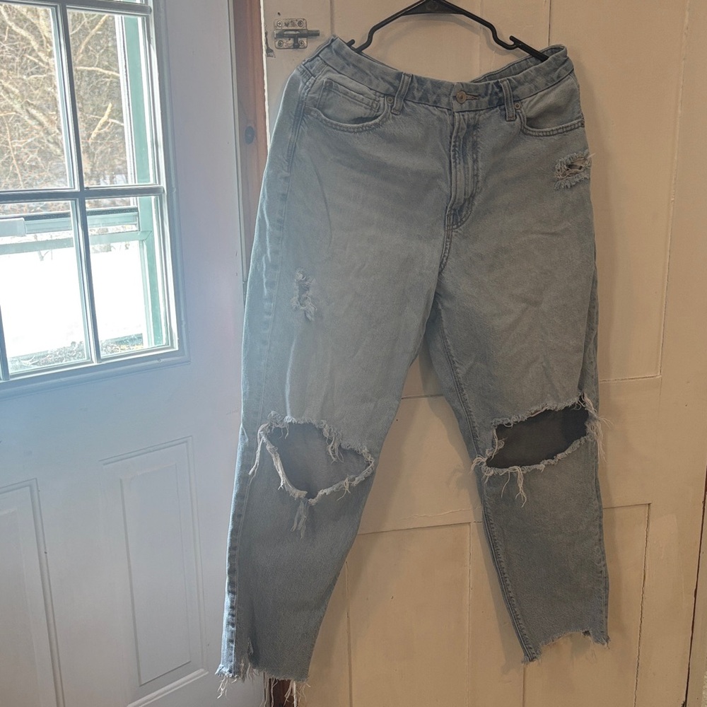 American Eagle Outfitters Light Blue Curvy Mom Jeans- SIZE 12 Regular